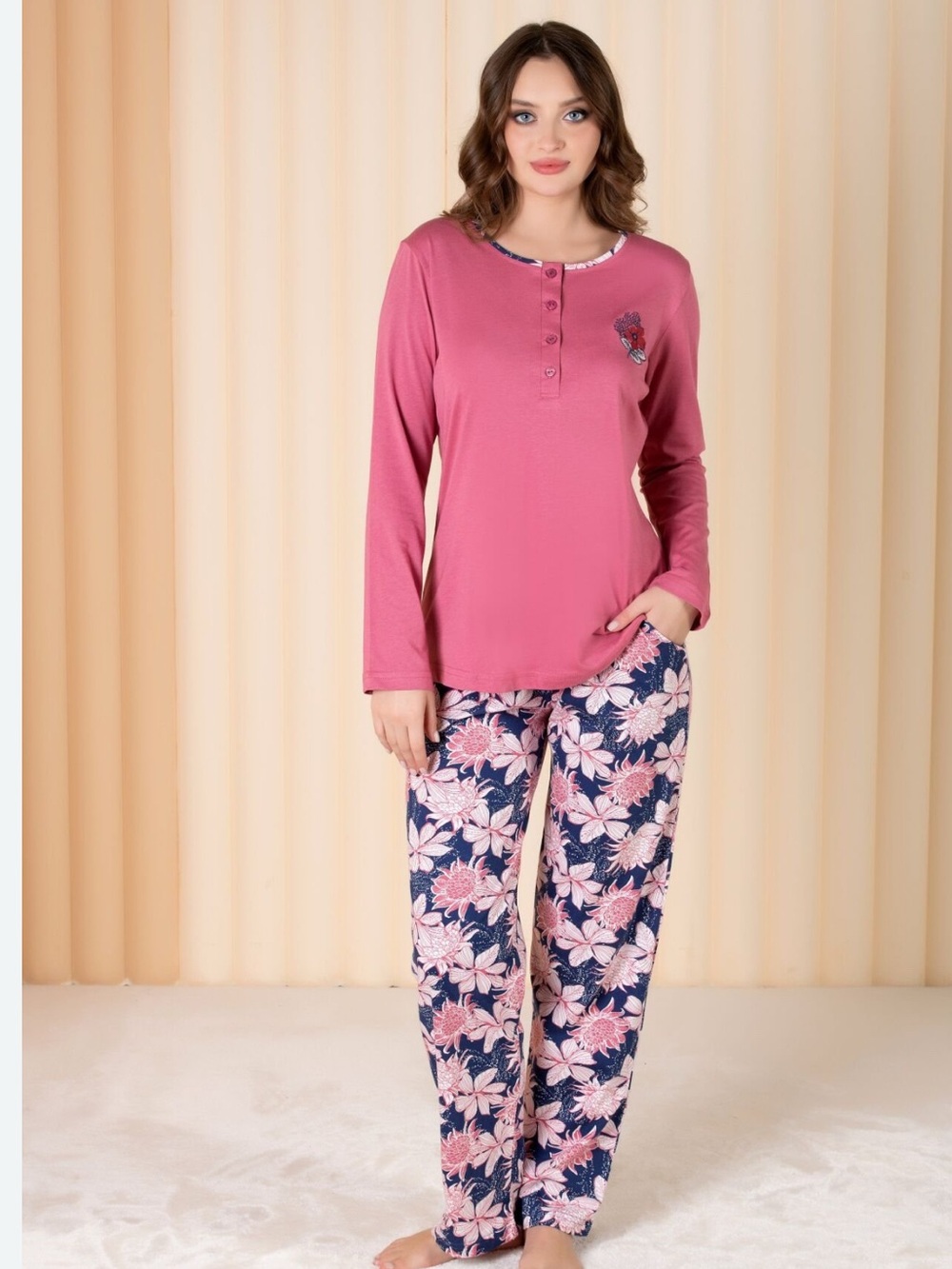 Women's Rose Pink Long-Sleeve Pajama Set with Floral Navy pants NWT cotton
Large